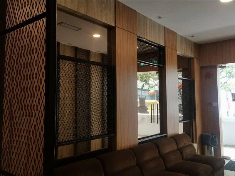 Hotel Holiday Кота Кинабалу Екстериор снимка