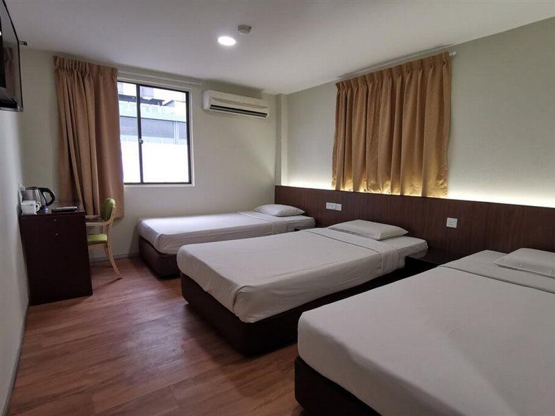 Hotel Holiday Кота Кинабалу Екстериор снимка