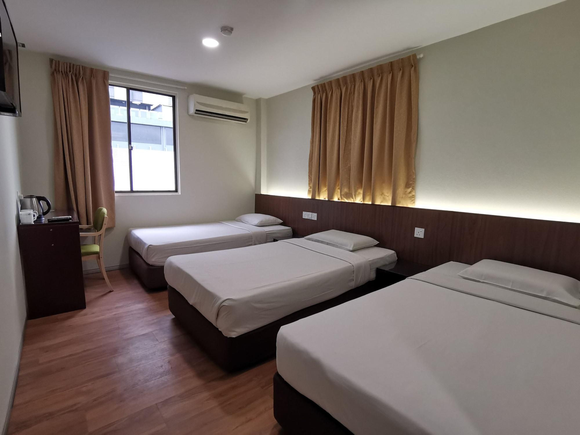 Hotel Holiday Кота Кинабалу Екстериор снимка