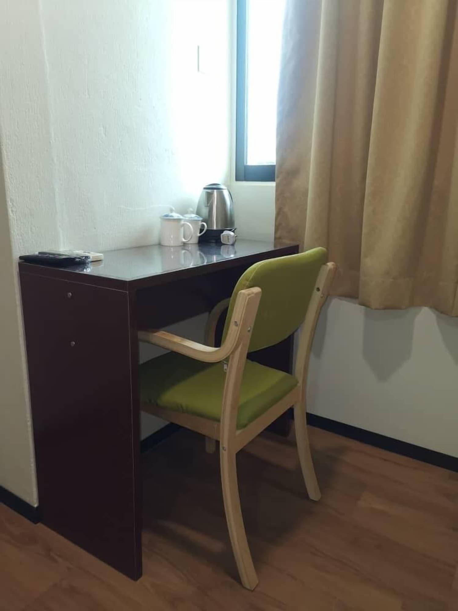 Hotel Holiday Кота Кинабалу Екстериор снимка