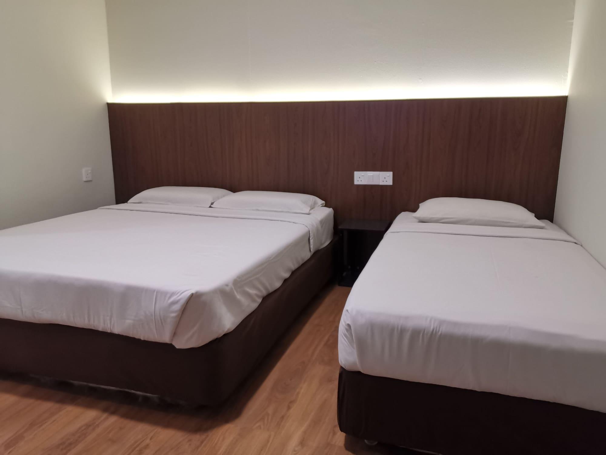 Hotel Holiday Кота Кинабалу Екстериор снимка