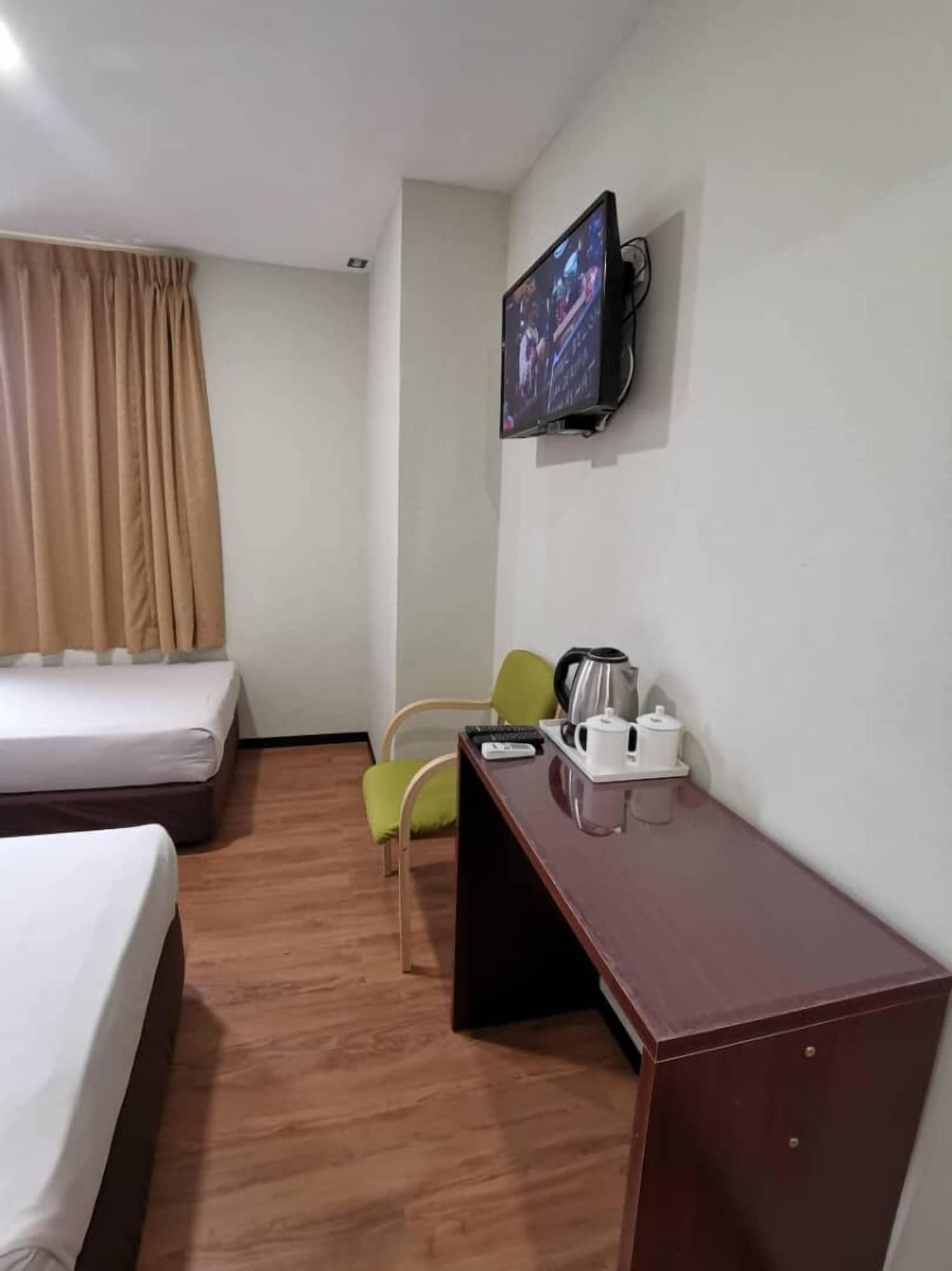Hotel Holiday Кота Кинабалу Екстериор снимка