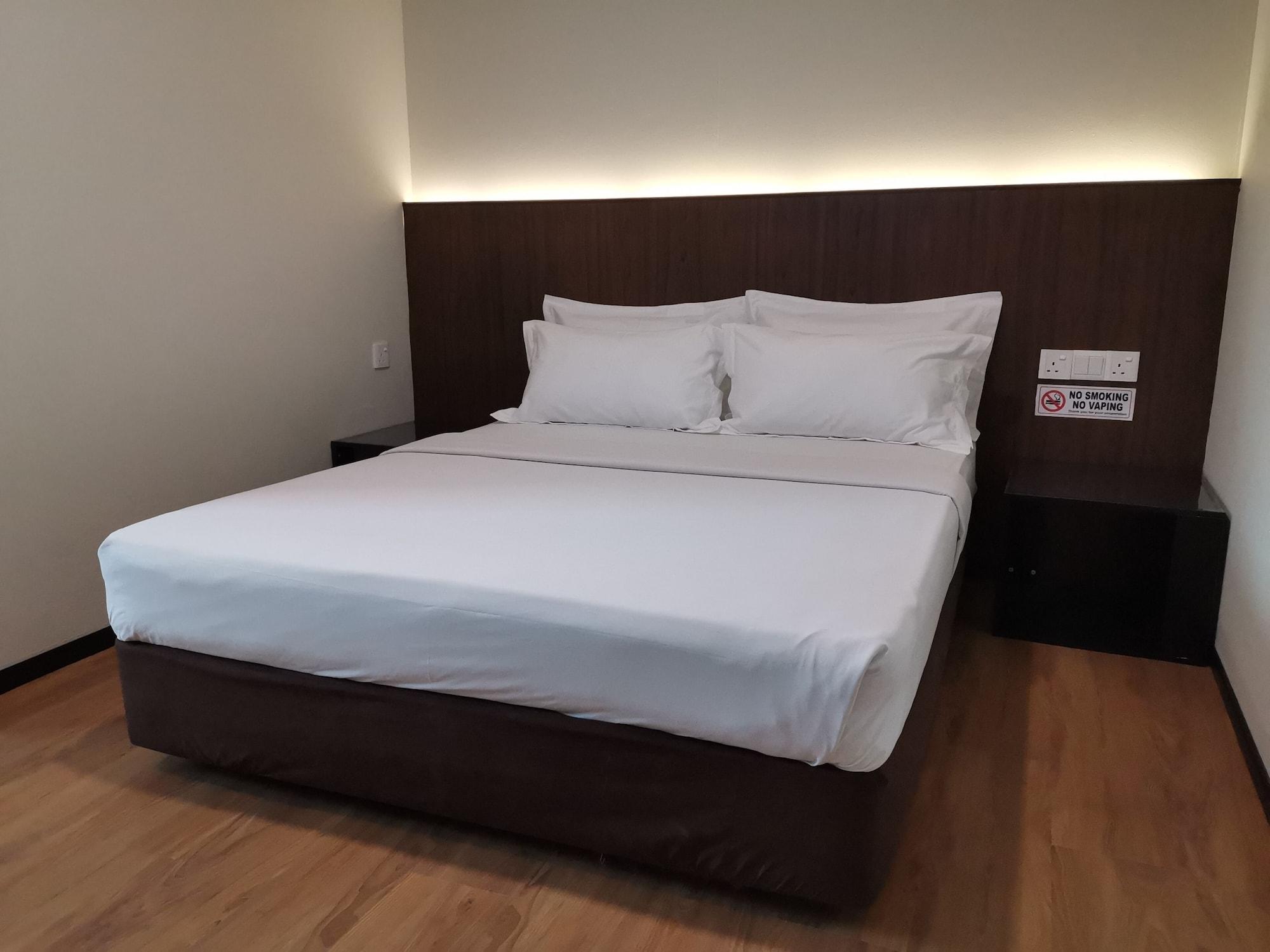 Hotel Holiday Кота Кинабалу Екстериор снимка