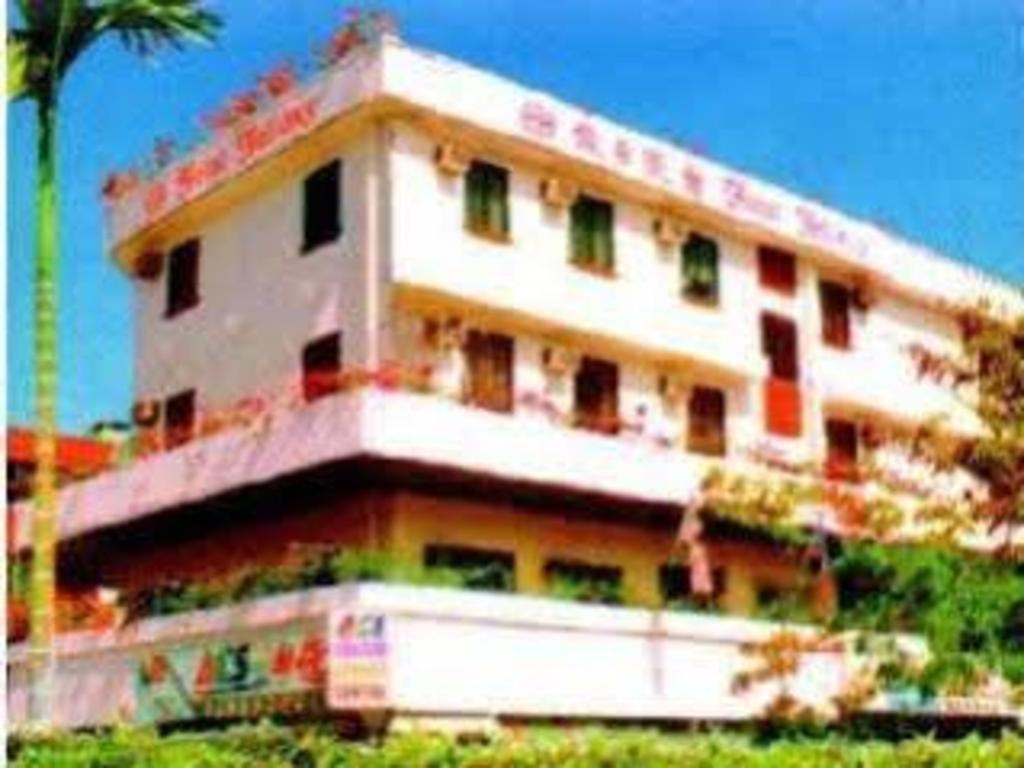 Hotel Holiday Кота Кинабалу Екстериор снимка