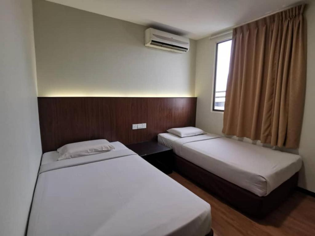 Hotel Holiday Кота Кинабалу Екстериор снимка