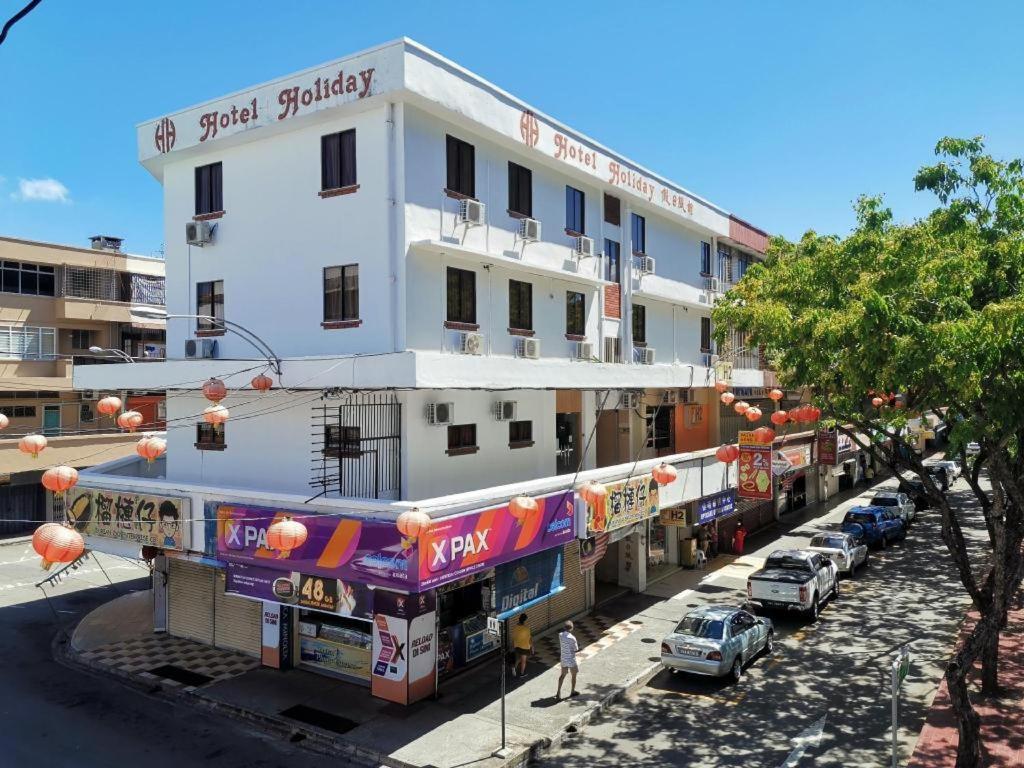 Hotel Holiday Кота Кинабалу Екстериор снимка