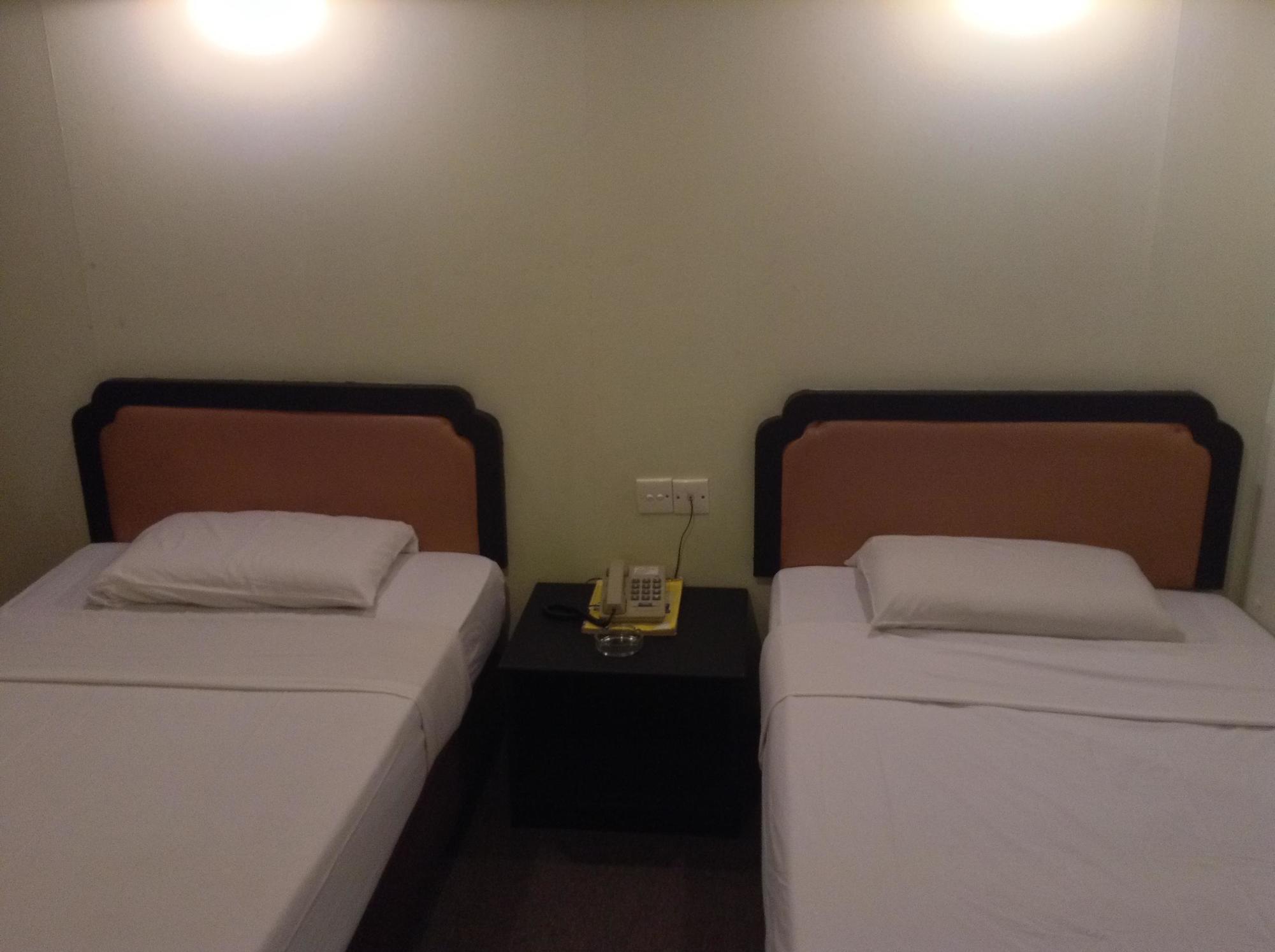Hotel Holiday Кота Кинабалу Екстериор снимка