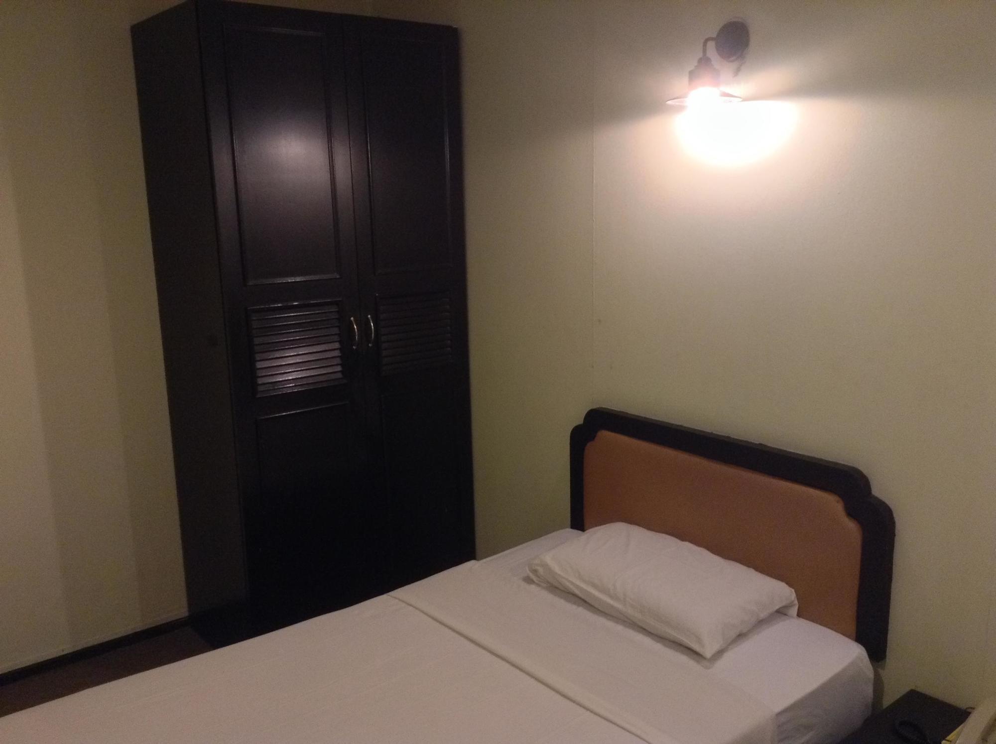 Hotel Holiday Кота Кинабалу Екстериор снимка