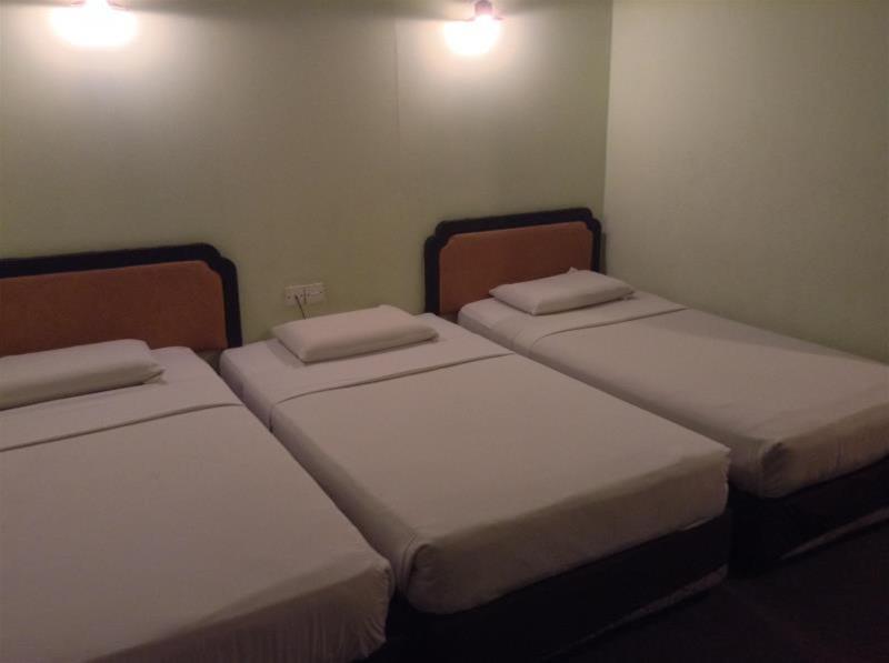 Hotel Holiday Кота Кинабалу Екстериор снимка