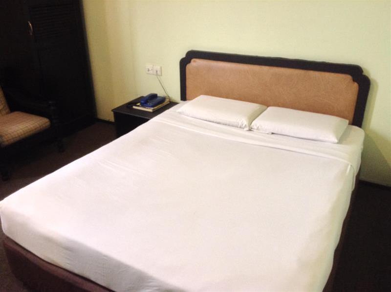 Hotel Holiday Кота Кинабалу Екстериор снимка